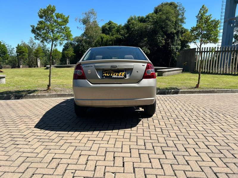 FORD - FIESTA - 2006/2007 - Prata - R$ 27.900,00