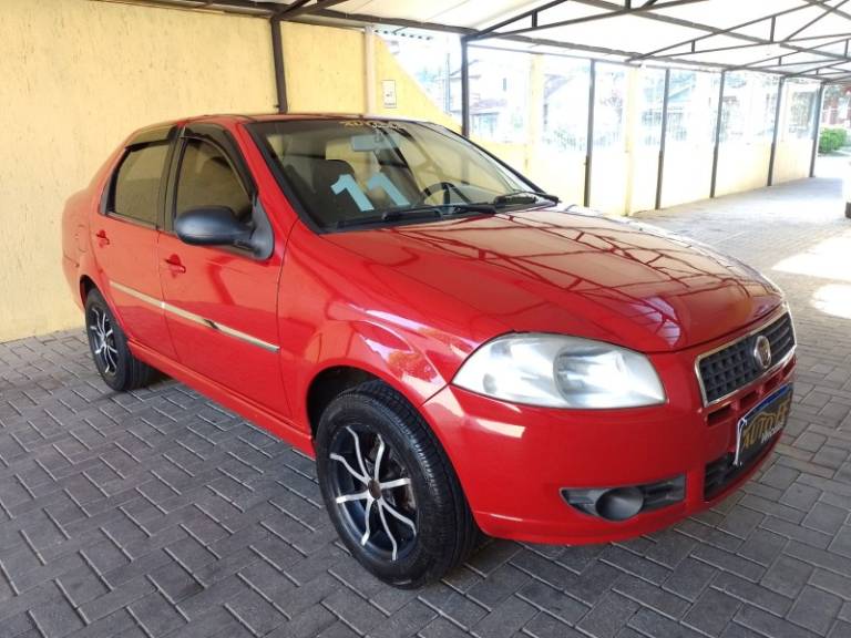 FIAT - SIENA - 2010/2011 - Vermelha - R$ 33.900,00