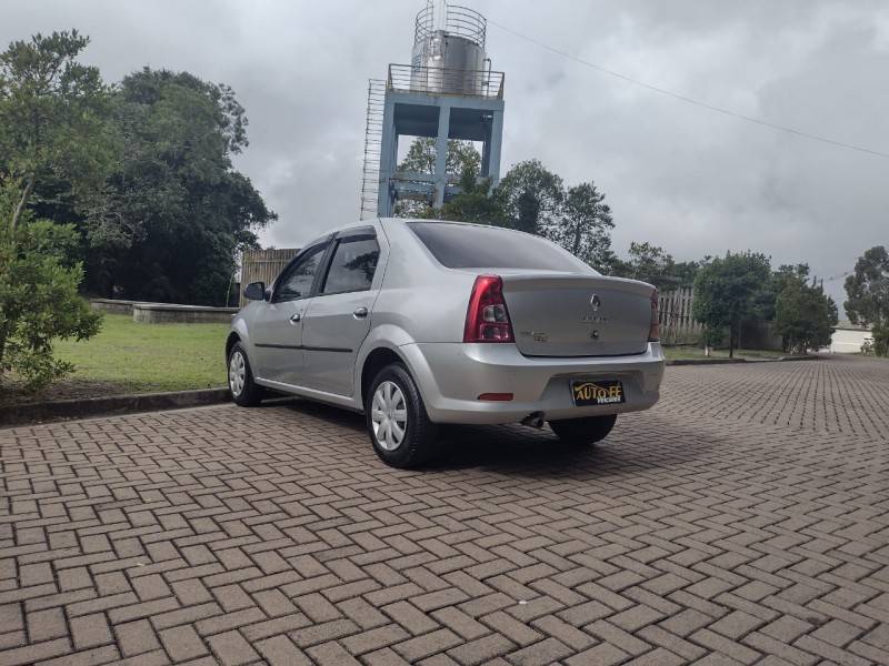 RENAULT - LOGAN - 2013/2013 - Prata - R$ 29.900,00