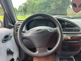 FORD - FIESTA - 1998/1999 - Branca - R$ 10.900,00