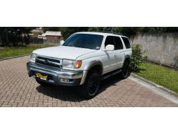 TOYOTA - HILUX SW4 - 2001/2001 - Branca - R$ 74.900,00