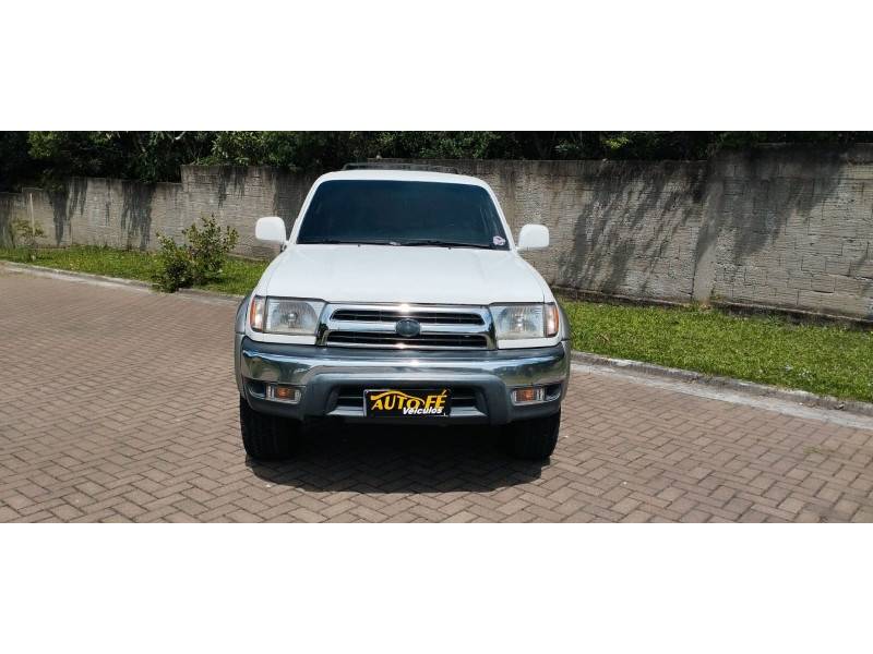 TOYOTA - HILUX SW4 - 2001/2001 - Branca - R$ 74.900,00