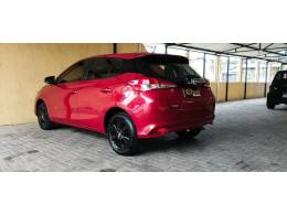 TOYOTA - YARIS - 2021/2022 - Vermelha - R$ 89.900,00