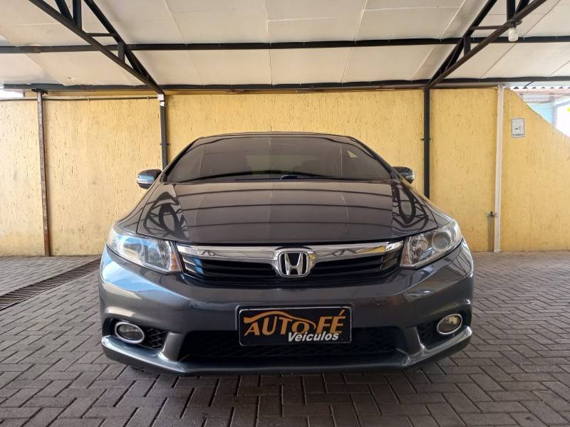 HONDA - CIVIC - 2013/2014 - Cinza - R$ 79.900,00