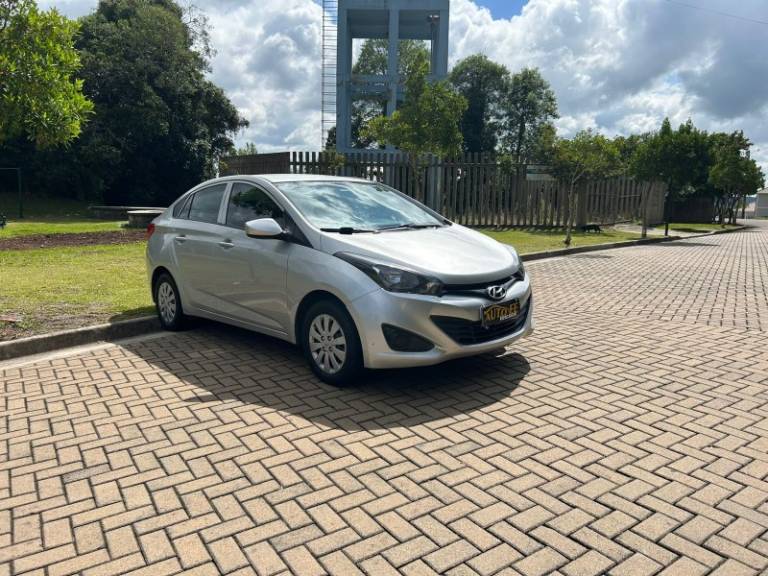 HYUNDAI - HB20S - 2013/2014 - Prata - R$ 48.900,00