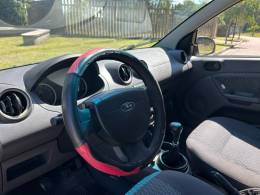 FORD - FIESTA - 2006/2007 - Prata - R$ 27.900,00