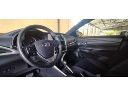 TOYOTA - YARIS - 2021/2022 - Vermelha - R$ 89.900,00