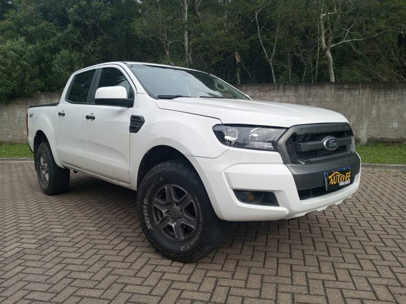 FORD - RANGER - 2016/2017 - Branca - R$ 129.900,00