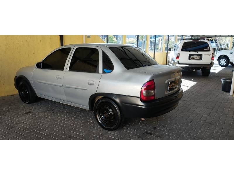 CHEVROLET - CORSA - 2001/2002 - Prata - R$ 19.900,00