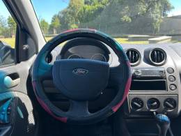 FORD - FIESTA - 2006/2007 - Prata - R$ 27.900,00