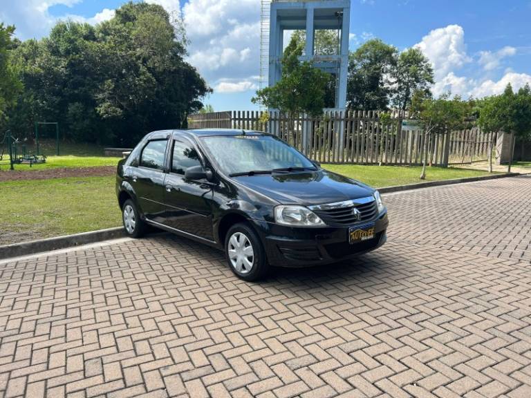 RENAULT - LOGAN - 2011/2012 - Preta - R$ 29.900,00