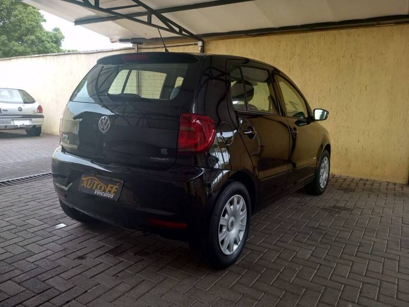 VOLKSWAGEN - FOX - 2010/2011 - Preta - R$ 36.900,00