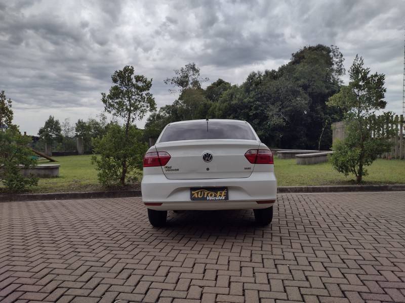 VOLKSWAGEN - VOYAGE - 2014/2015 - Branca - R$ 47.900,00