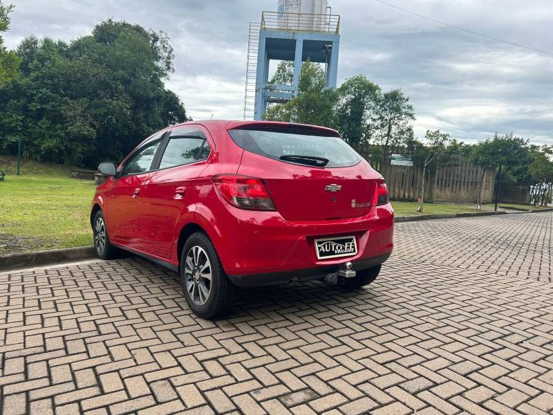 CHEVROLET - ONIX - 2015/2016 - Vermelha - R$ 63.900,00