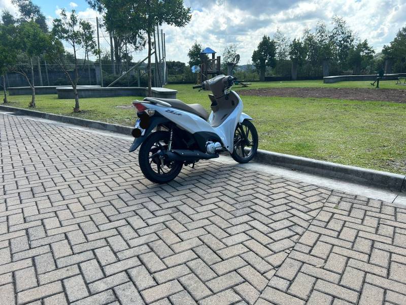 HONDA - BIZ 125 - 2024/2025 - Branca - R$ 19.990,00