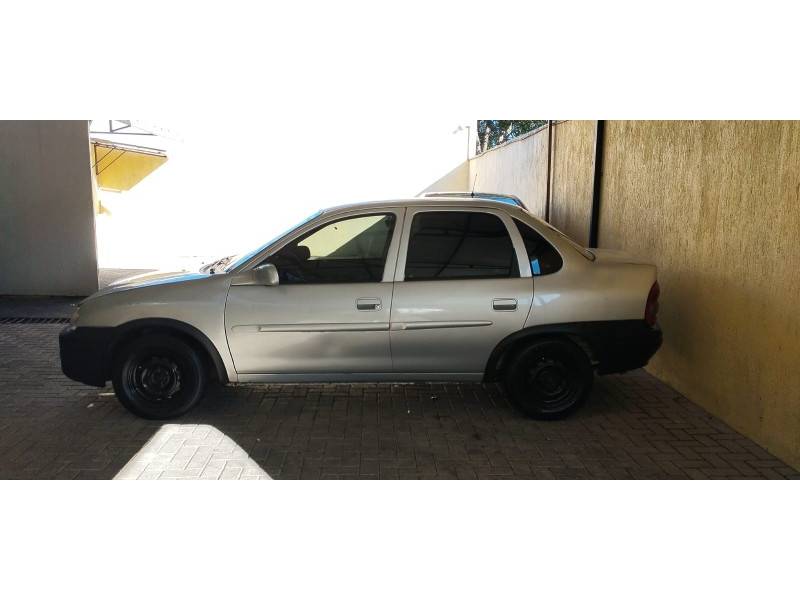 CHEVROLET - CORSA - 2001/2002 - Prata - R$ 19.900,00