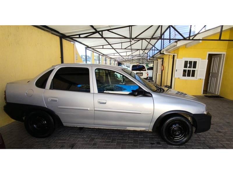 CHEVROLET - CORSA - 2001/2002 - Prata - R$ 19.900,00