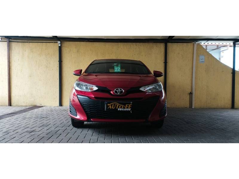 TOYOTA - YARIS - 2021/2022 - Vermelha - R$ 89.900,00