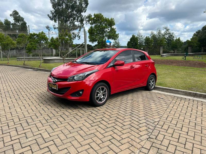 HYUNDAI - HB20 - 2014/2015 - Vermelha - R$ 58.900,00