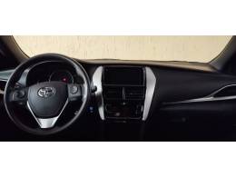 TOYOTA - YARIS - 2021/2022 - Vermelha - R$ 89.900,00