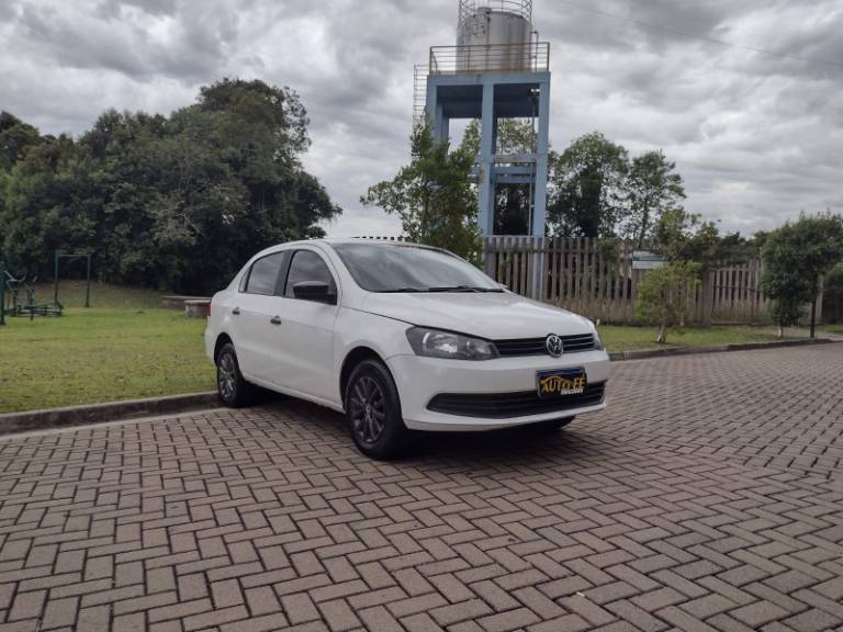VOLKSWAGEN - VOYAGE - 2014/2015 - Branca - R$ 47.900,00