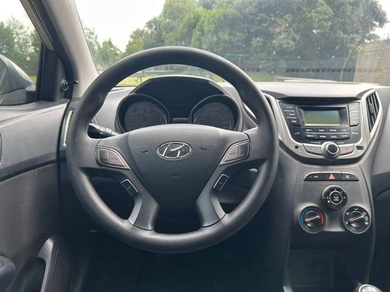 HYUNDAI - HB20S - 2013/2014 - Prata - R$ 48.900,00
