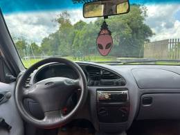 FORD - FIESTA - 1998/1999 - Branca - R$ 10.900,00