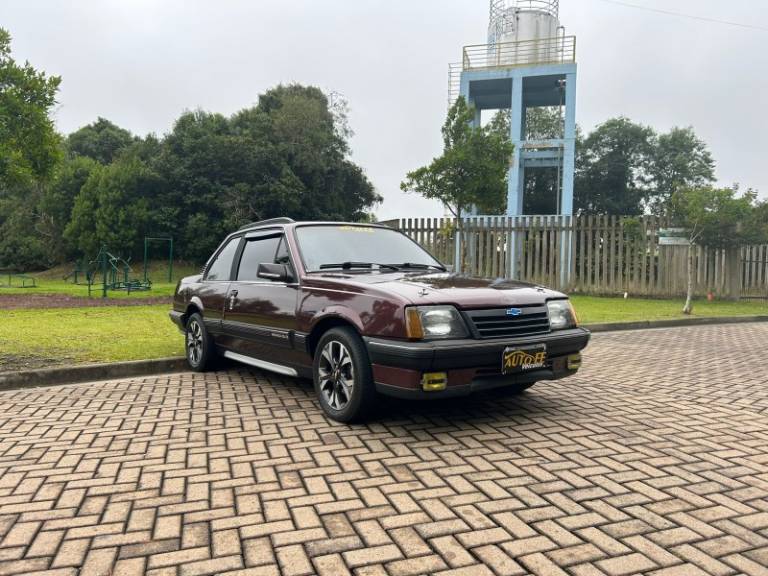 CHEVROLET - MONZA - 1989/1990 - Vermelha - R$ 16.900,00