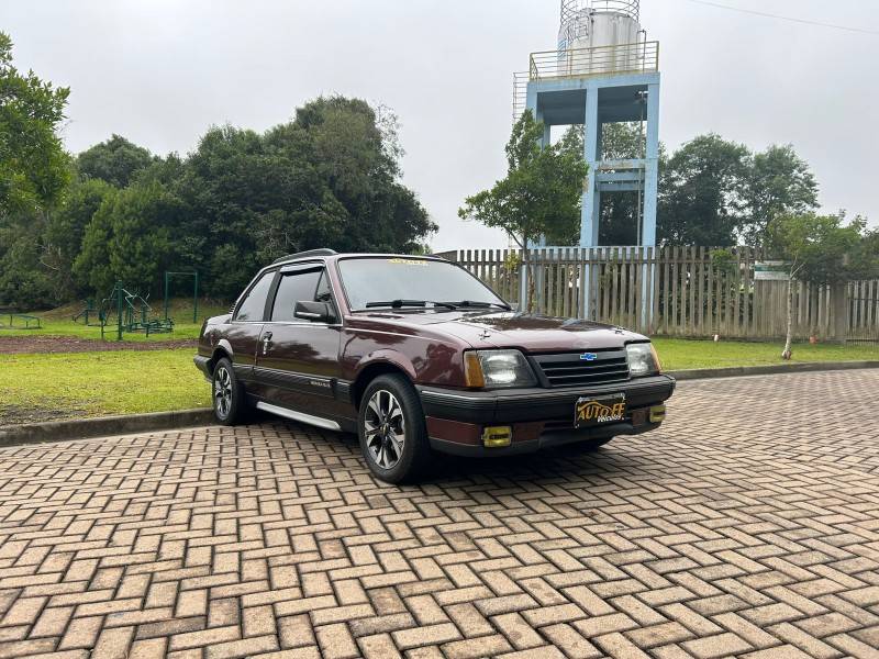CHEVROLET - MONZA - 1989/1990 - Vermelha - R$ 16.900,00