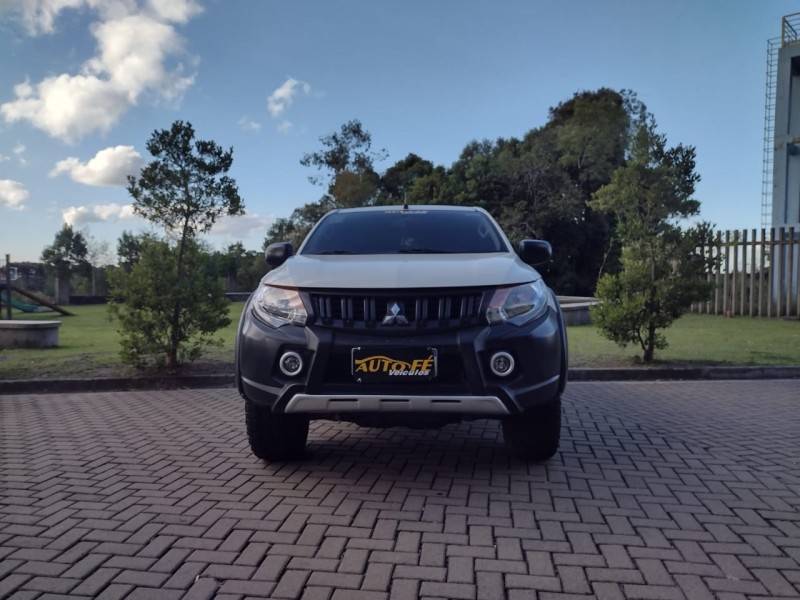 MITSUBISHI - L200 TRITON - 2022/2022 - Branca - R$ 139.900,00