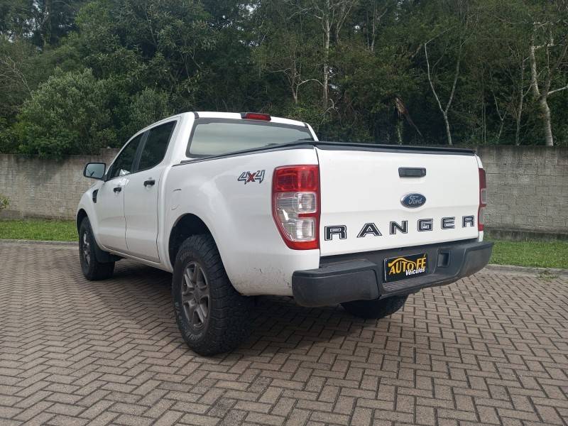 FORD - RANGER - 2016/2017 - Branca - R$ 129.900,00