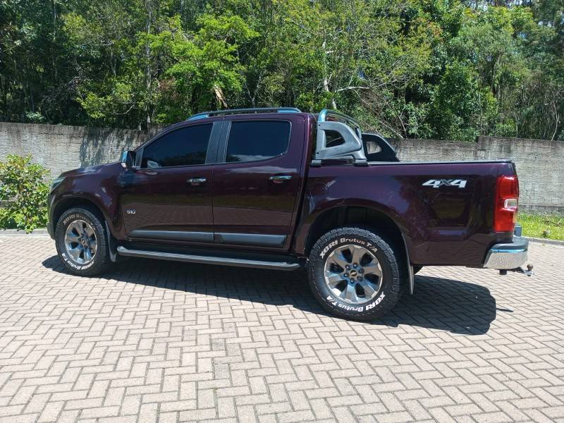 CHEVROLET - S10 - 2022/2022 - Vermelha - R$ 214.900,00