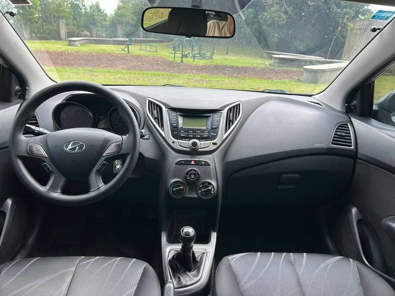 HYUNDAI - HB20S - 2013/2014 - Prata - R$ 48.900,00