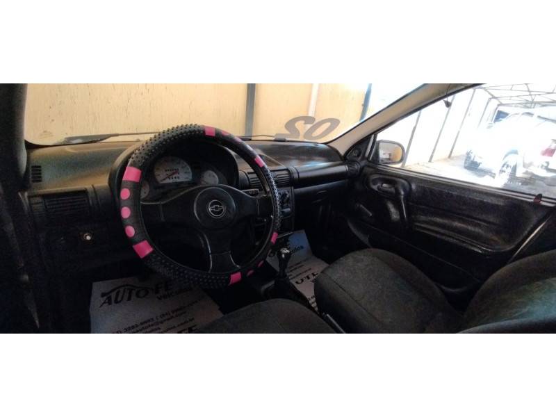 CHEVROLET - CORSA - 2001/2002 - Prata - R$ 19.900,00