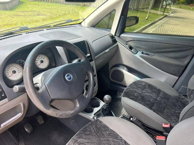 FIAT - IDEA - 2006/2007 - Vermelha - R$ 29.900,00