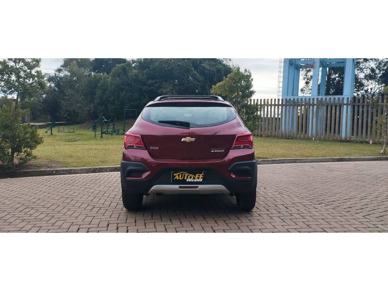 CHEVROLET - ONIX - 2018/2019 - Vermelha - R$ 71.900,00