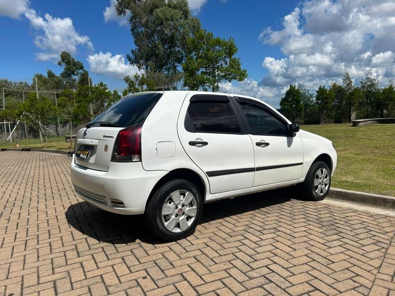 FIAT - PALIO - 2010/2011 - Branca - R$ 32.900,00