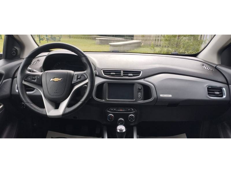 CHEVROLET - ONIX - 2018/2019 - Vermelha - R$ 71.900,00