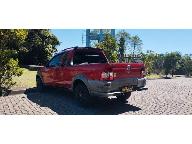 FIAT - STRADA - 2010/2011 - Vermelha - R$ 43.900,00