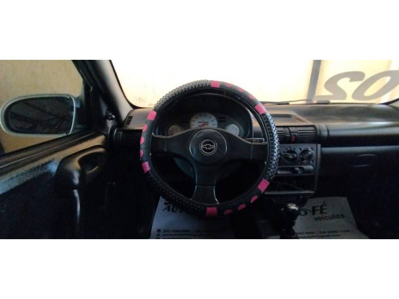 CHEVROLET - CORSA - 2001/2002 - Prata - R$ 19.900,00