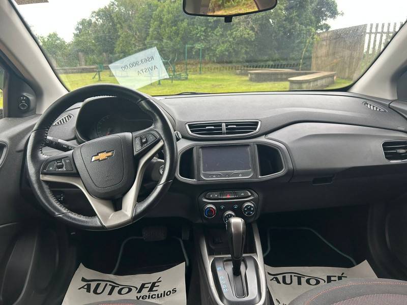 CHEVROLET - ONIX - 2015/2016 - Vermelha - R$ 63.900,00