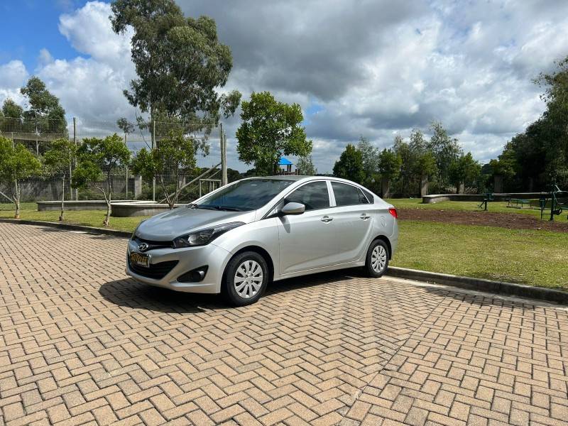 HYUNDAI - HB20S - 2013/2014 - Prata - R$ 48.900,00