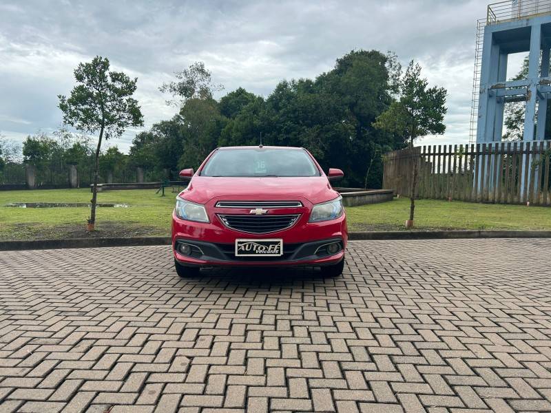 CHEVROLET - ONIX - 2015/2016 - Vermelha - R$ 63.900,00