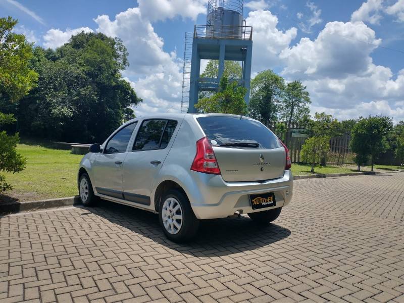 RENAULT - SANDERO - 2012/2013 - Prata - R$ 37.900,00