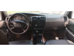 TOYOTA - HILUX SW4 - 2001/2001 - Branca - R$ 74.900,00